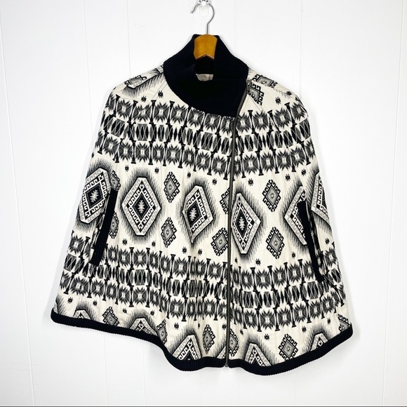 Kimchi Blue Black and White Tribal Pattern Zip Front Cape Large - Picture 1 of 8